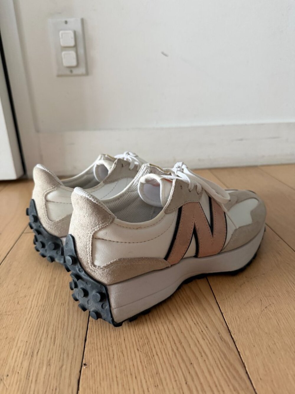 New Balance 327 Sneakers Cream Pink Black Women’s Size 9 Worn Once - Picture 2 of 7